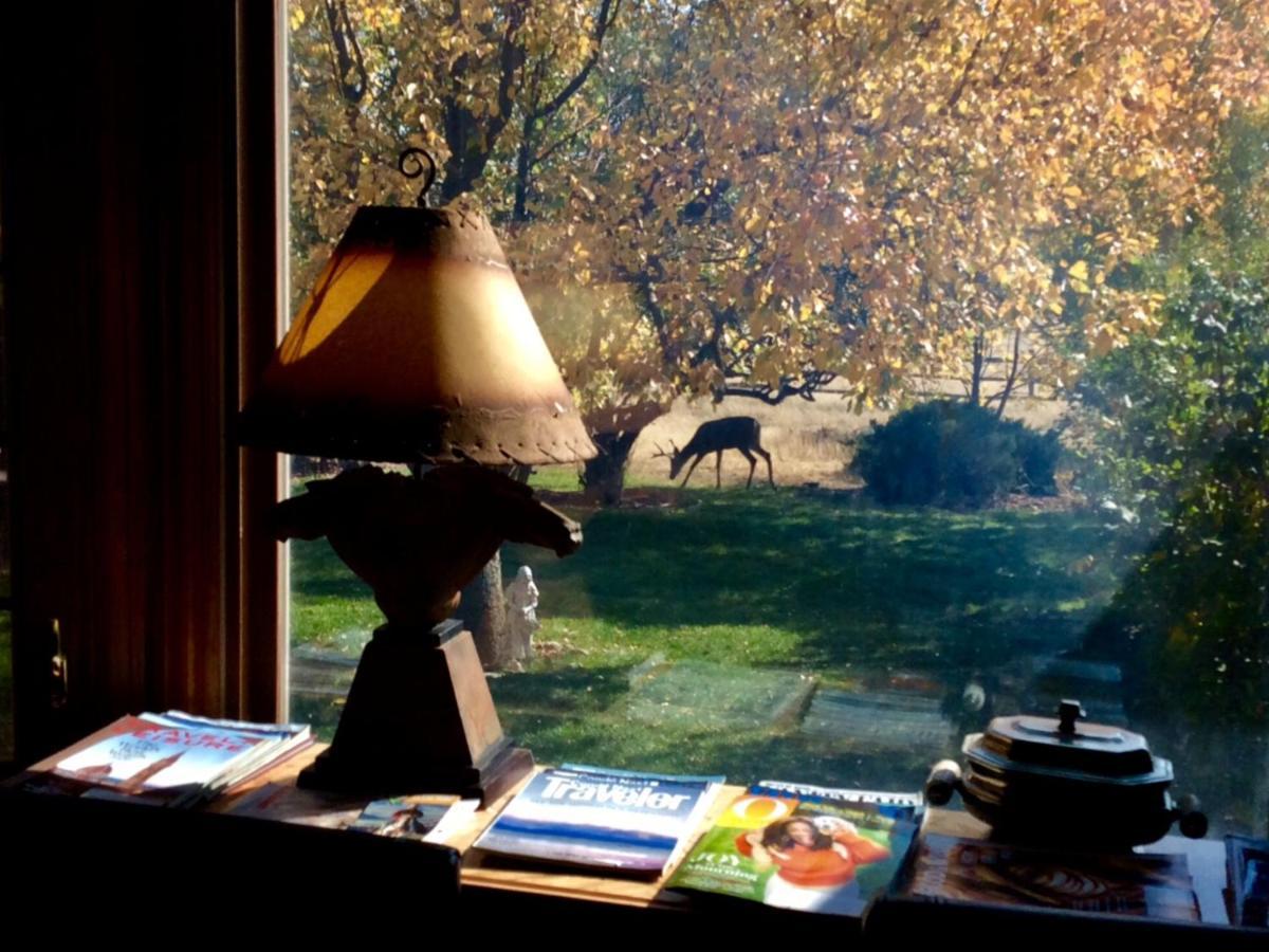 Yellowstone Cattle Baron Ensuite, Private Entrance & Parking - Prairie Rose B&B Шаєнн Номер фото