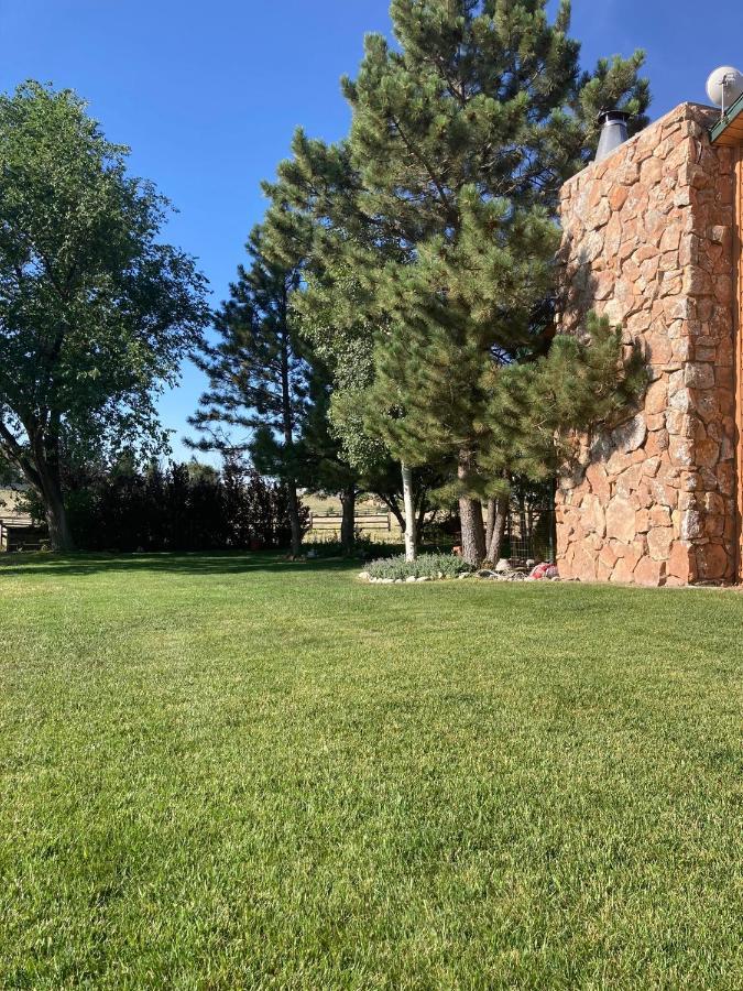 Yellowstone Cattle Baron Ensuite, Private Entrance & Parking - Prairie Rose B&B Шаєнн Екстер'єр фото