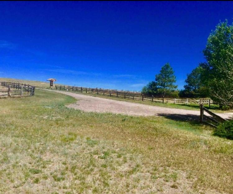 Yellowstone Cattle Baron Ensuite, Private Entrance & Parking - Prairie Rose B&B Шаєнн Екстер'єр фото