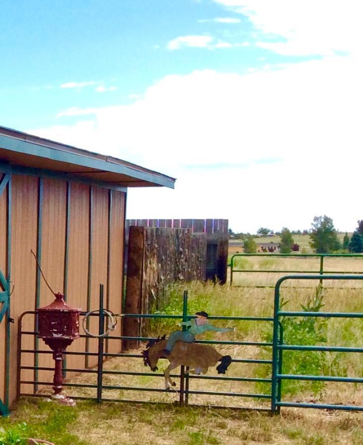 Yellowstone Cattle Baron Ensuite, Private Entrance & Parking - Prairie Rose B&B Шаєнн Екстер'єр фото