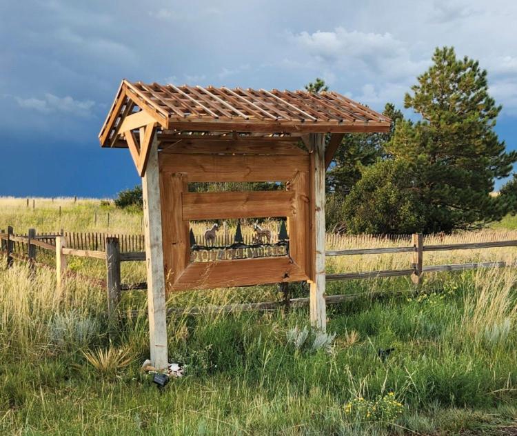 Yellowstone Cattle Baron Ensuite, Private Entrance & Parking - Prairie Rose B&B Шаєнн Екстер'єр фото